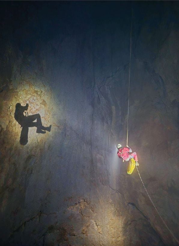 Pozo de 375 metros, el segundo más profundo de España, en la torca de Hoyos Sengros (HS4).