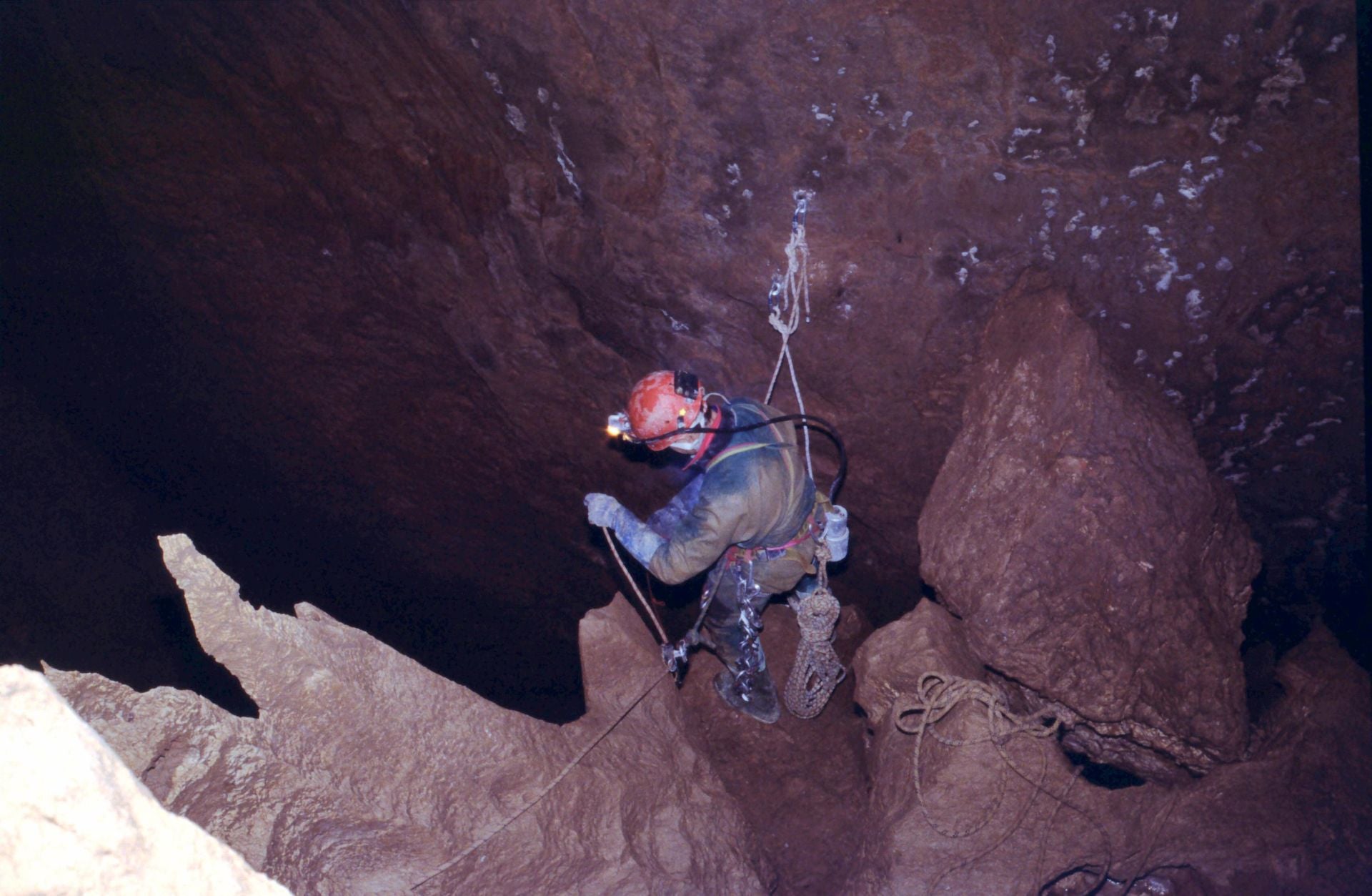 Repisa en la Sima de La Padiorna (5P).