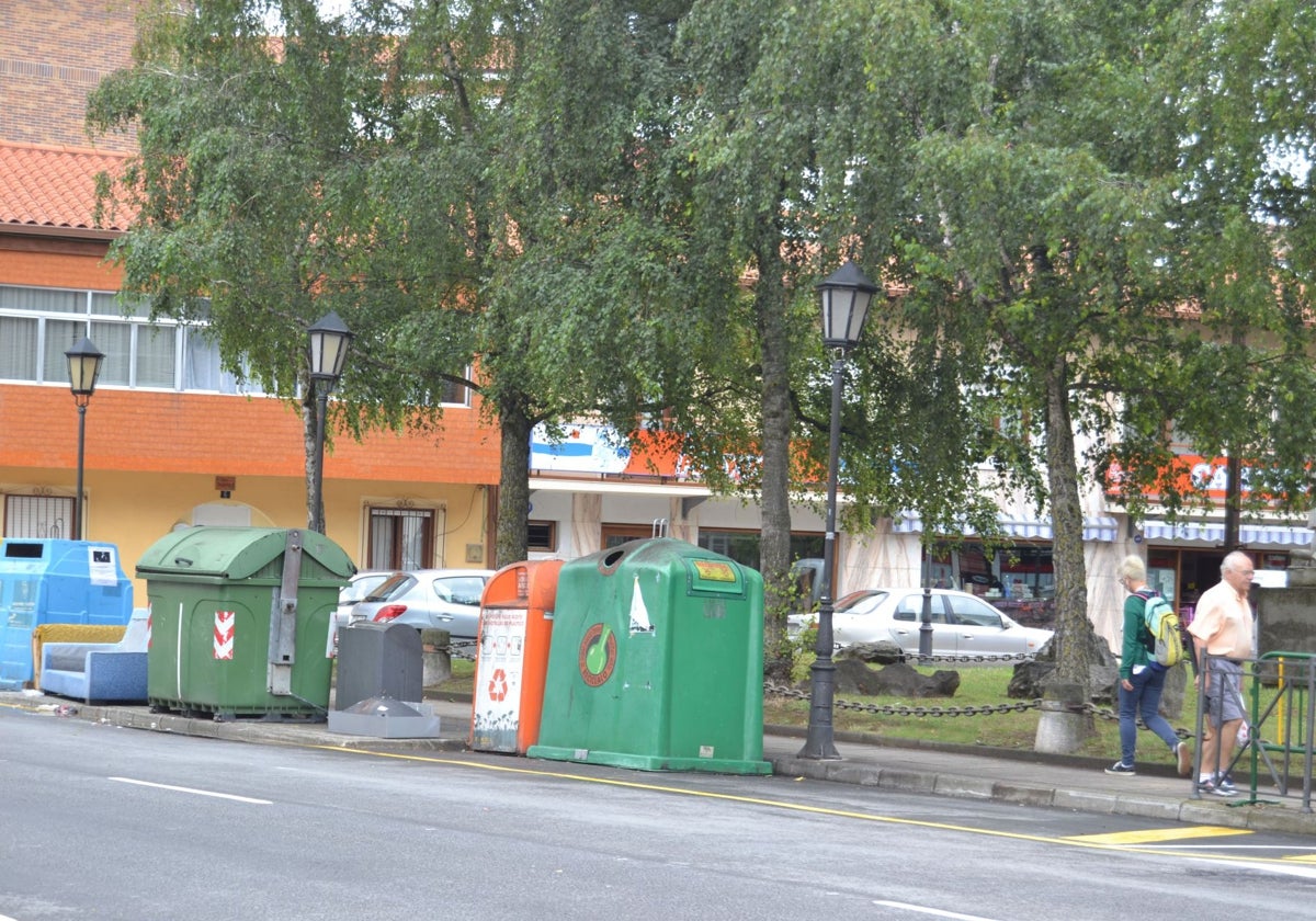 Contenedores de basura en Colindres.