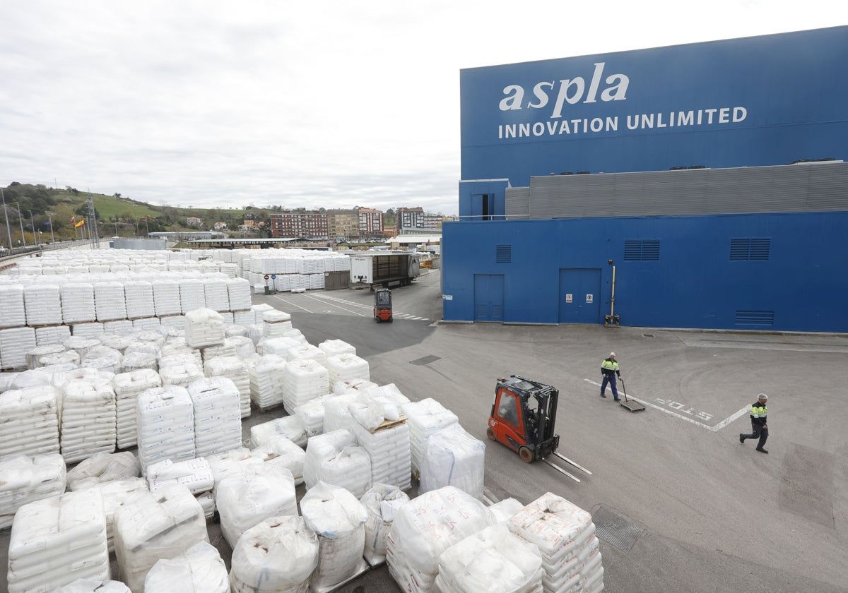 Fábrica de Aspla, propiedad de Armando Álvarez, en Torrelavega, en marzo de 2023.