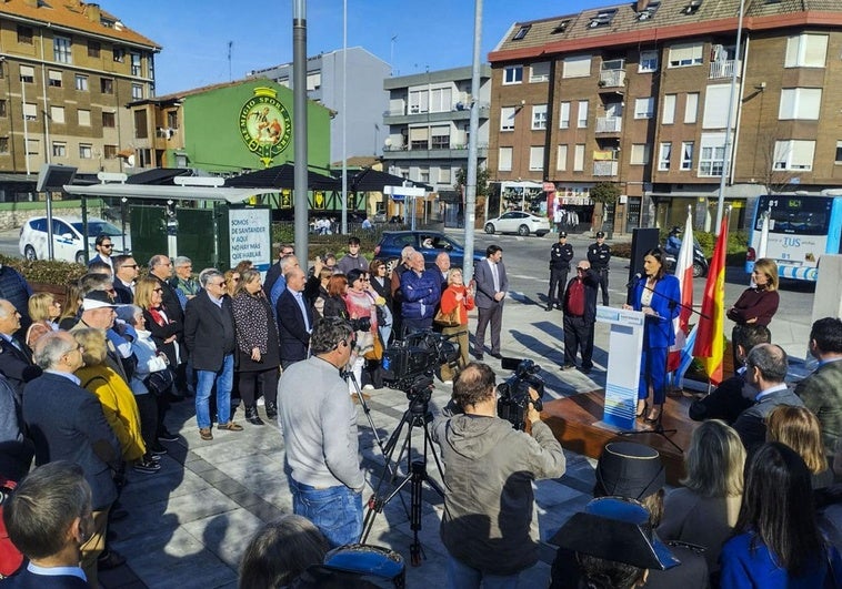 La alcaldesa de Santander, Gema Igual, este miércoles, preside el acto del 33 aniversario del atentado de ETA en La Albericia.