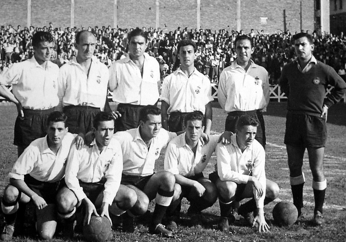 El Racing 55-56: Santín, Echave, Barrenechea, Campón,Maristany Lobera, Mendi, Gómez, Tarro, San Emeterio y Arsuaga.