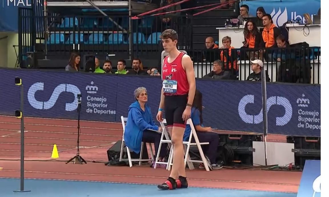 Pablo Martínez, en uno de sus intentos en la final de salto de altura.