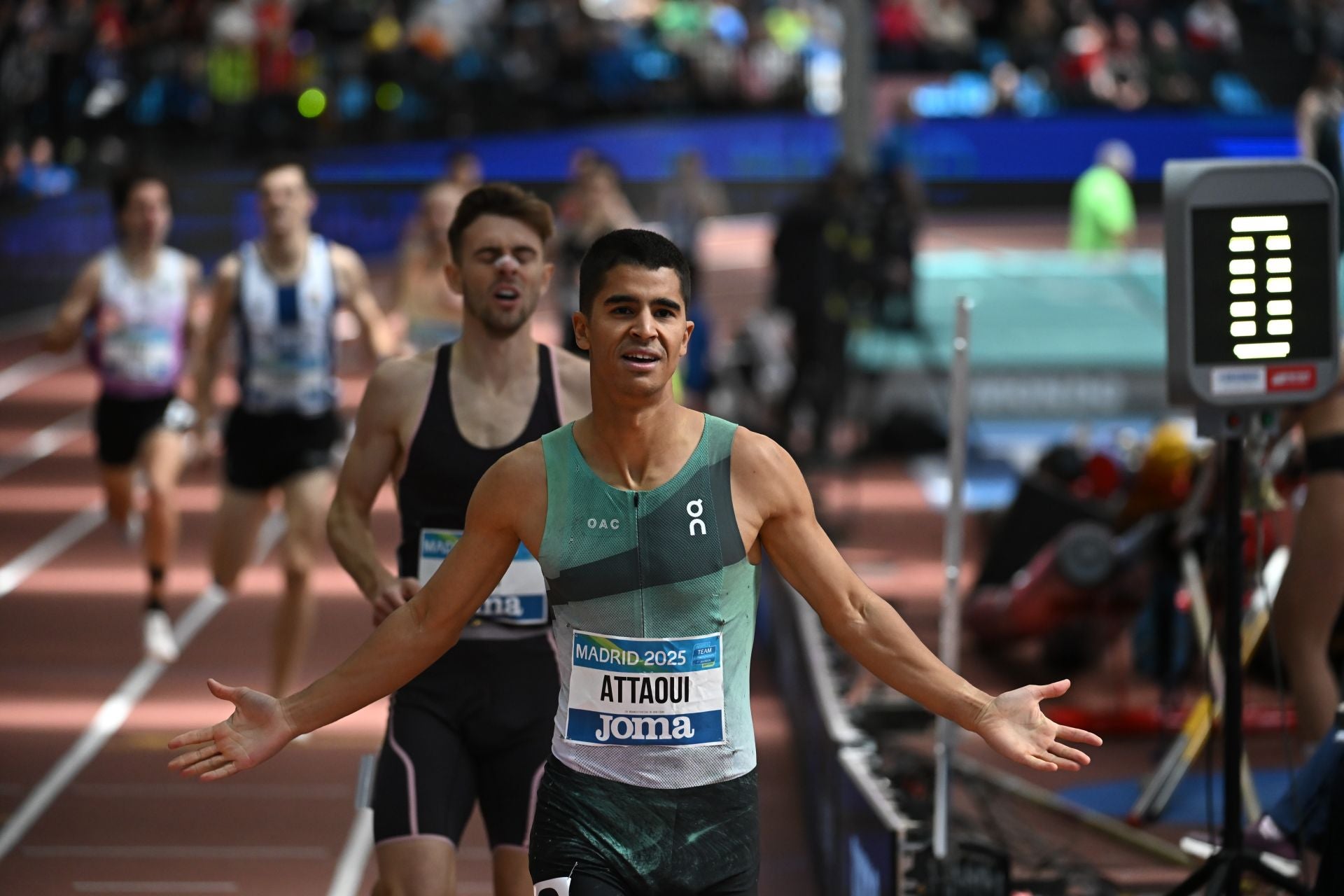 Attaoui entra primero en la final de los 1.500 de este Campeonato de España de pista cubierta.