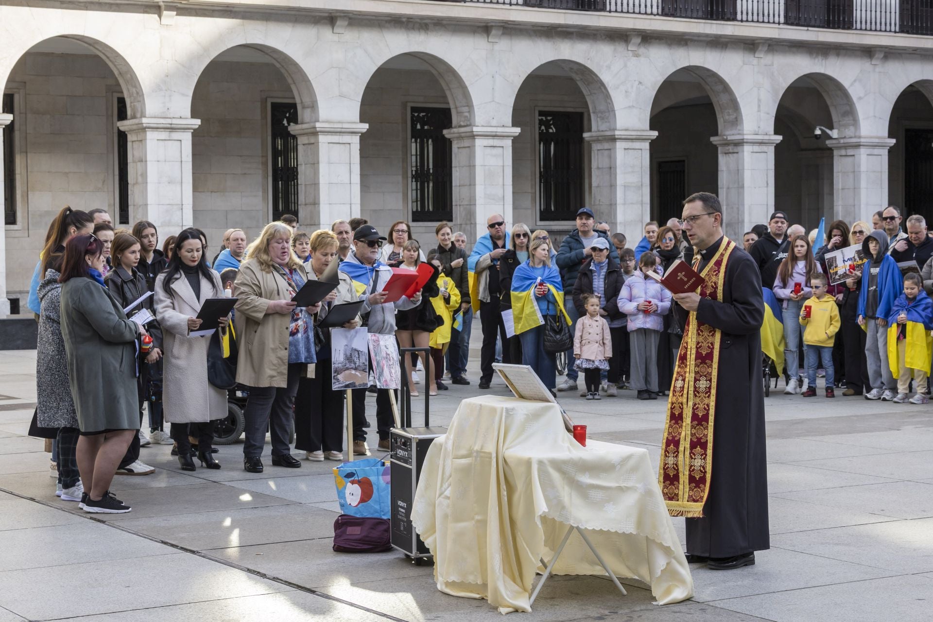 Manifestación de condena de los tres años de la guerra