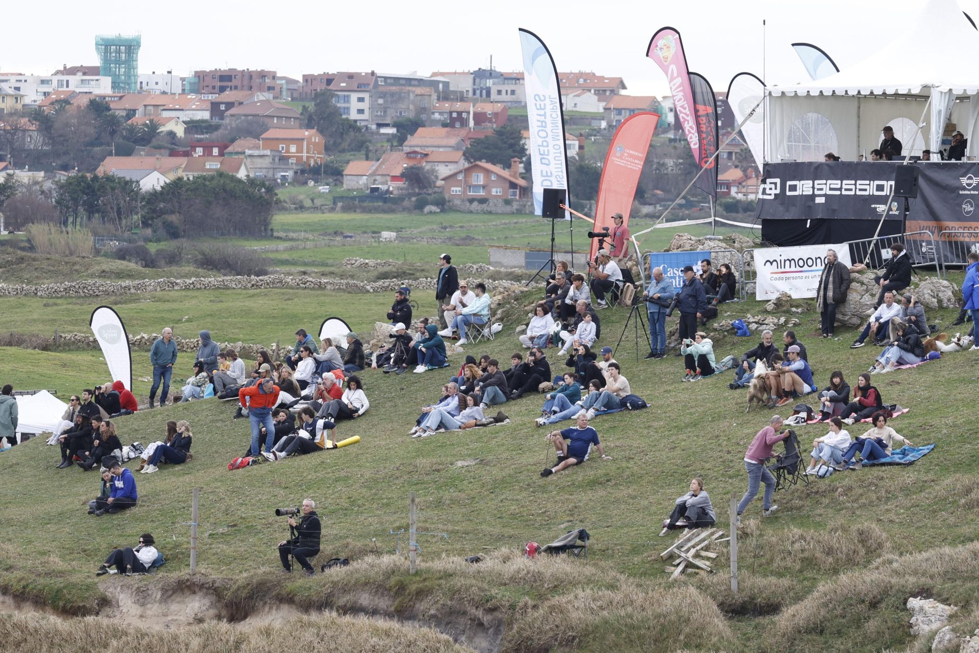 El público, junto a las canteras-