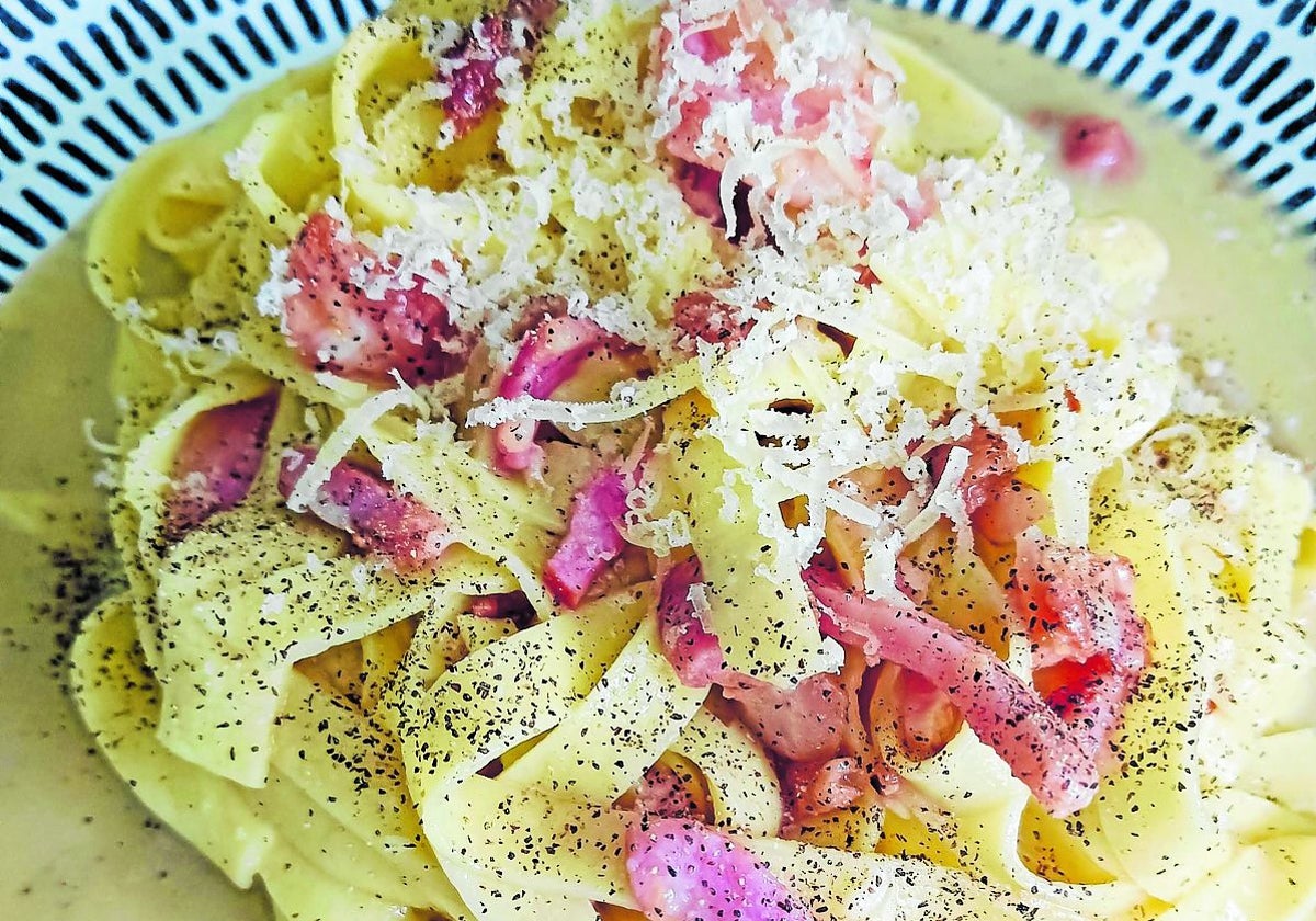 Presentación de la pasta carbonara con queso Nada de Cantabria