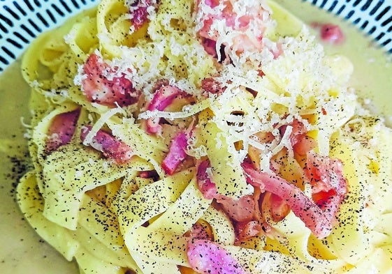 Presentación de la pasta carbonara con queso Nada de Cantabria