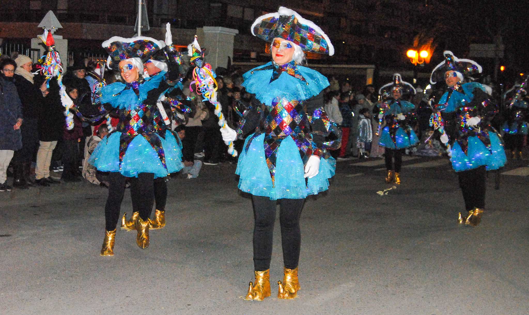 Las comparsas realizaron coreografías a lo largo del recorrido. 