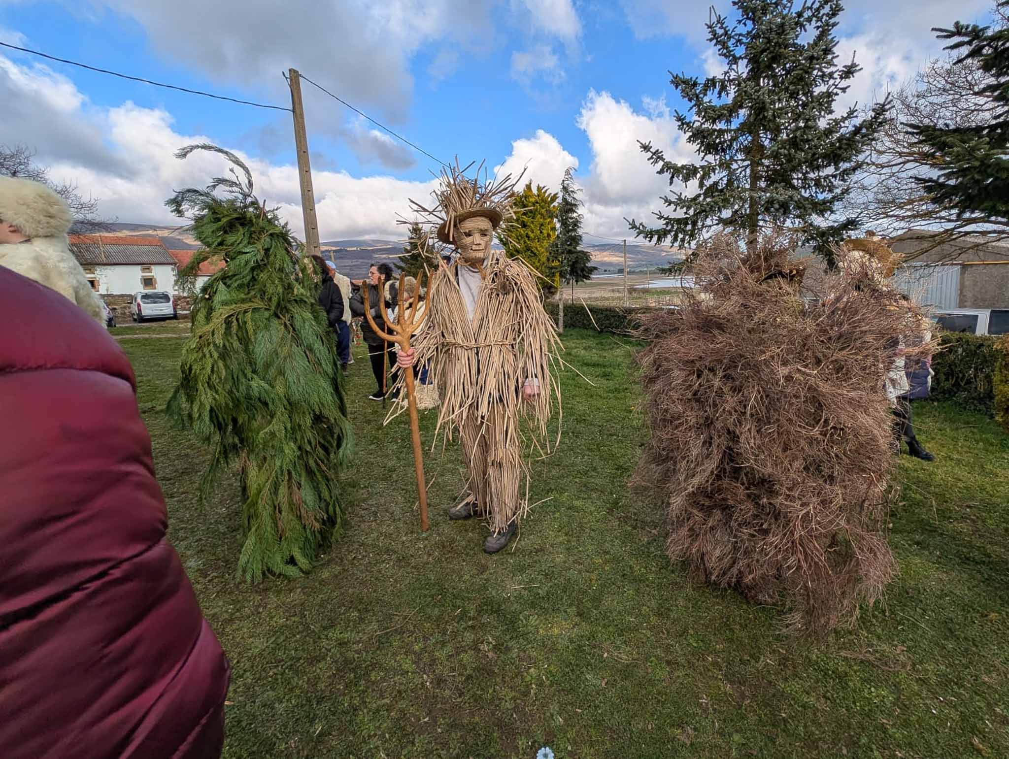 Los enramados también son personajes típicos de la ancestral mascarada de invierno de Lanchares. 