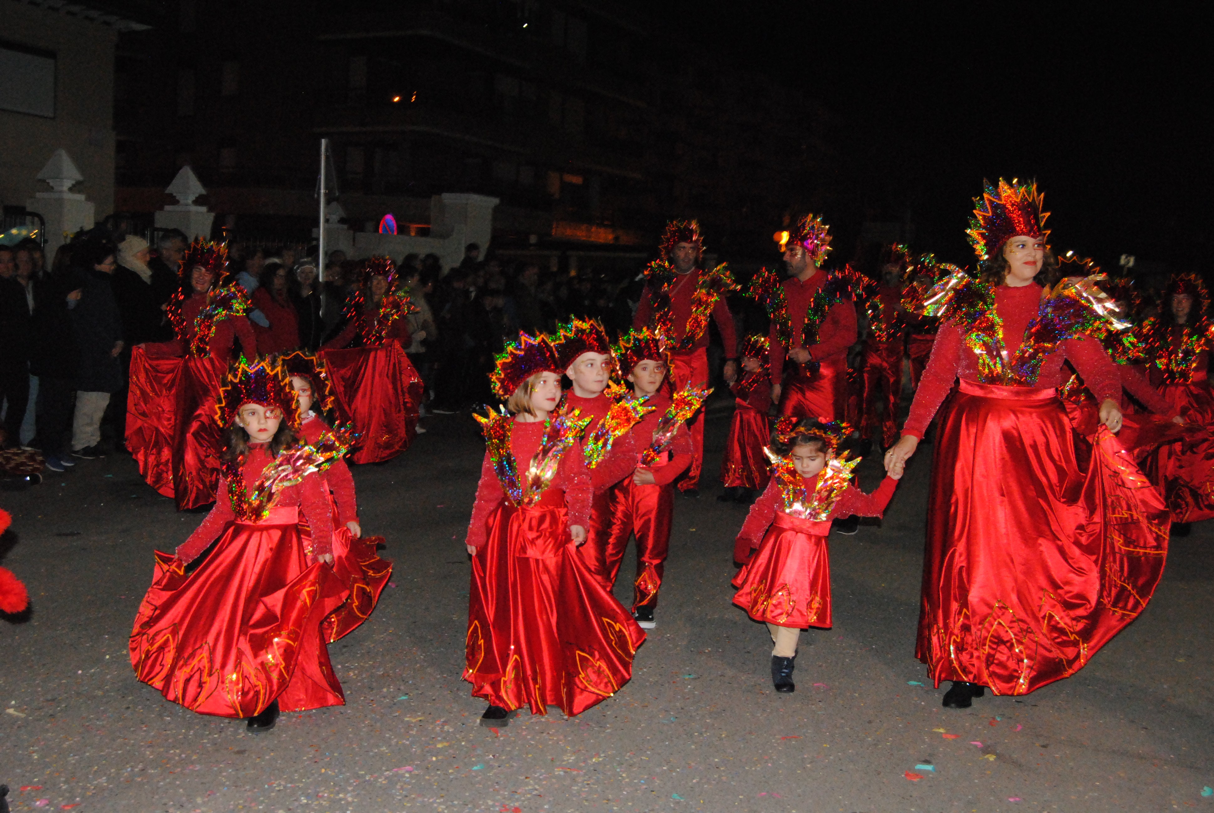 El grupo Carabá con su Carnaval en llamas. 