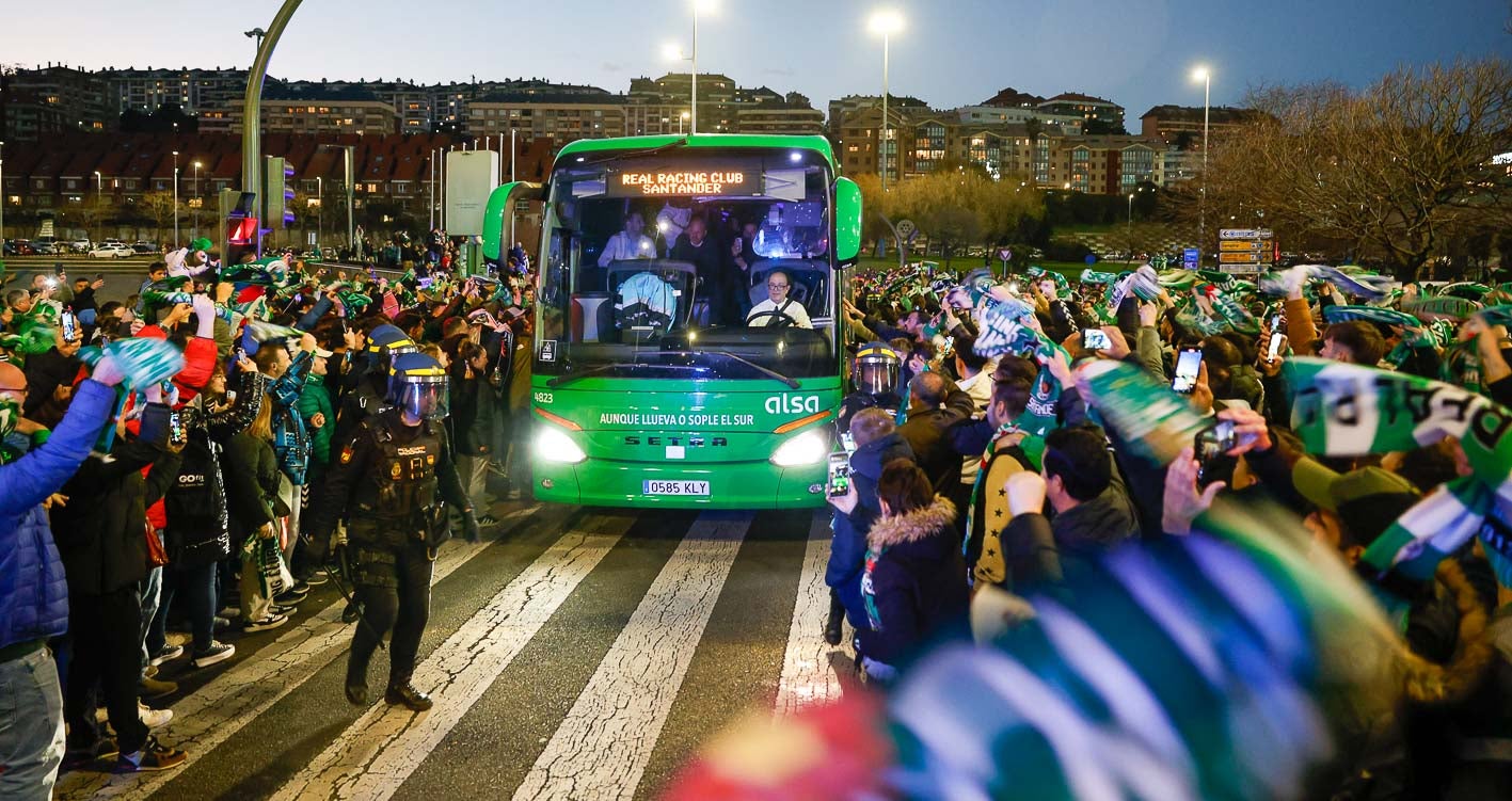 Momento de la llegada del equipo.