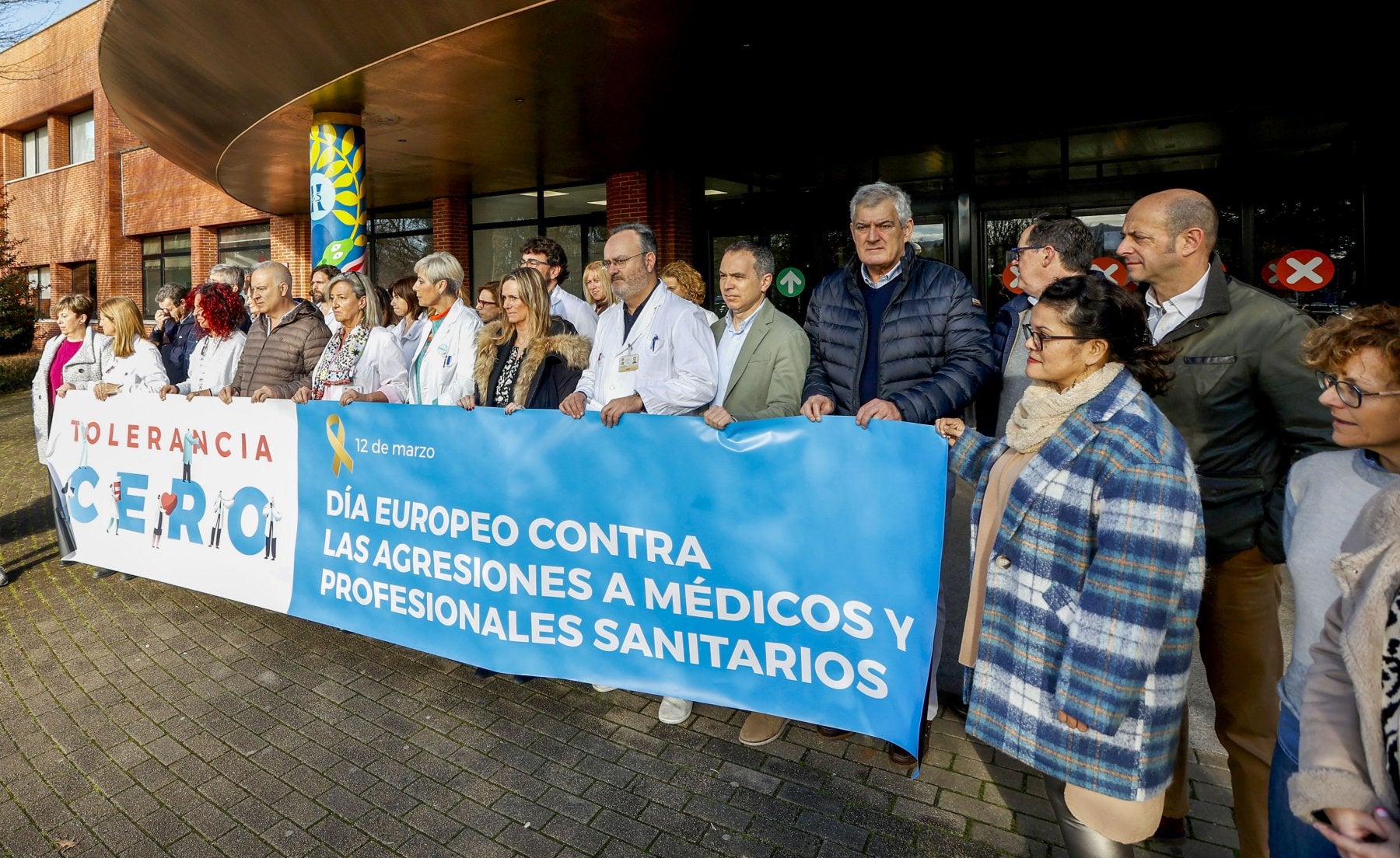 Concentración celebrada en Sierrallana, con motivo del Día Europeo contra las agresiones a personal sanitario, en 2024.