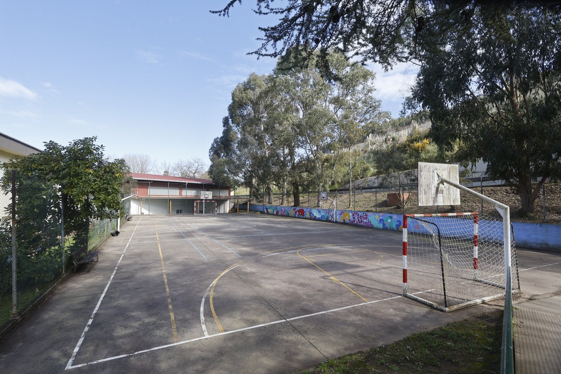 Patio de recreo del CEIP Manuel Liaño, en Barreda (Torrelavega).