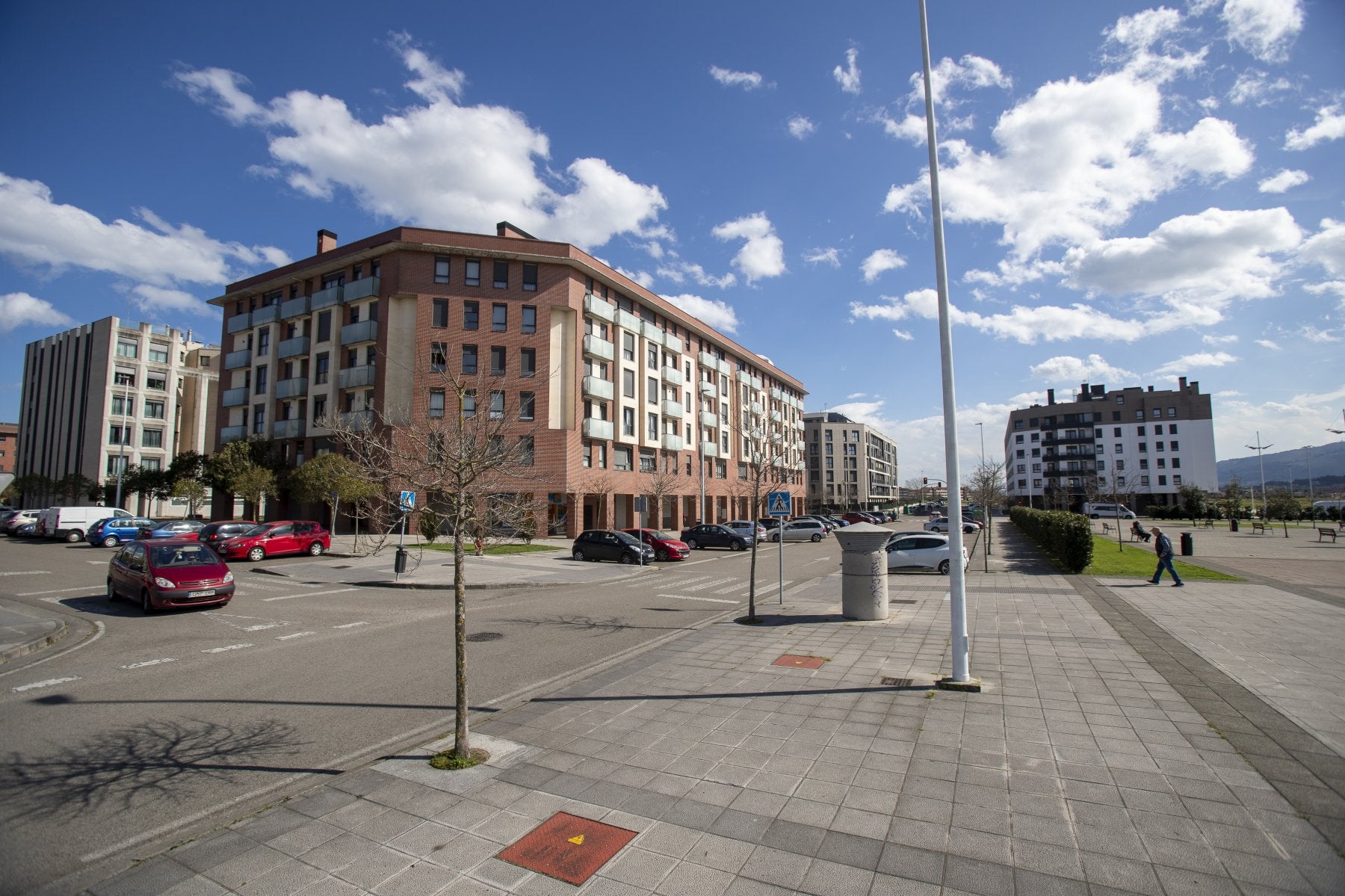 Varios inmuebles del barrio Peñacastillo, en la calle Santiago García Cuadrado, una zona residencial y en expansión.