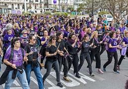 En imágenes: La manifestación del 8M recorre Santander