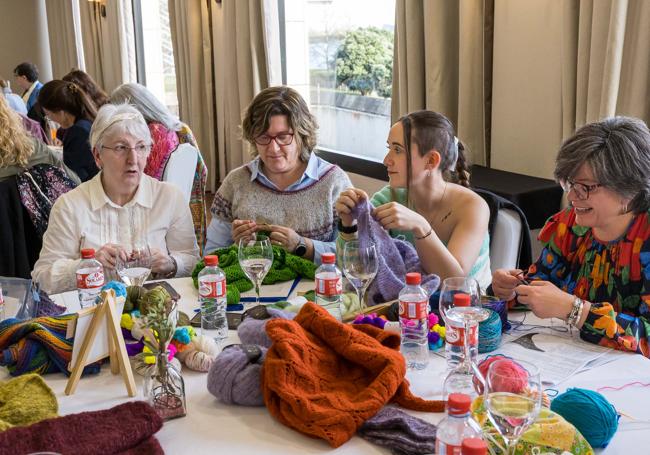 Entre las tejedoras había mujeres de todas las edades.