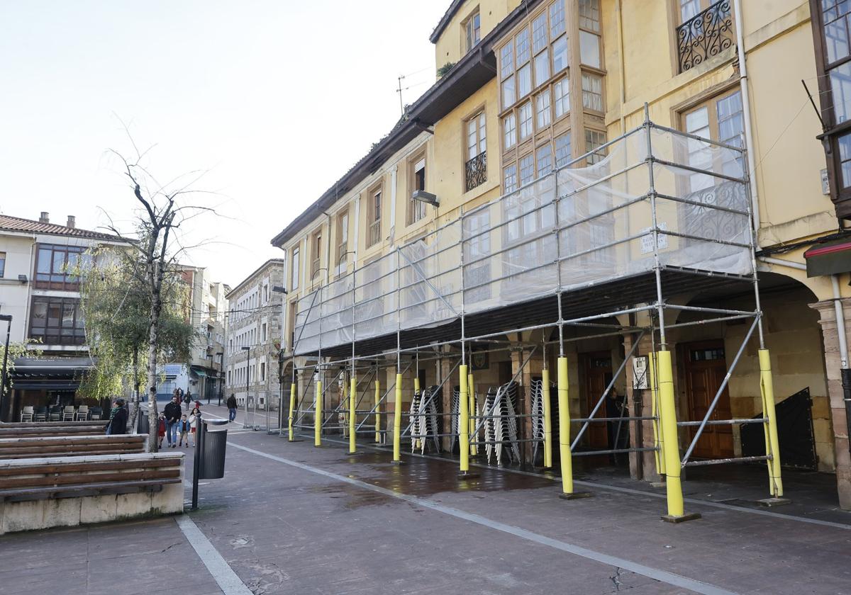 Edificio municipal de la plaza Baldomero Iglesias, donde se instalará el museo del hojaldre.