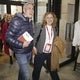Pablo Zuloaga, a su llegada junto a Patricia Portilla, concejala de Torrelavega. Detrás, Noelia Cobo y Eduardo Echevarría.