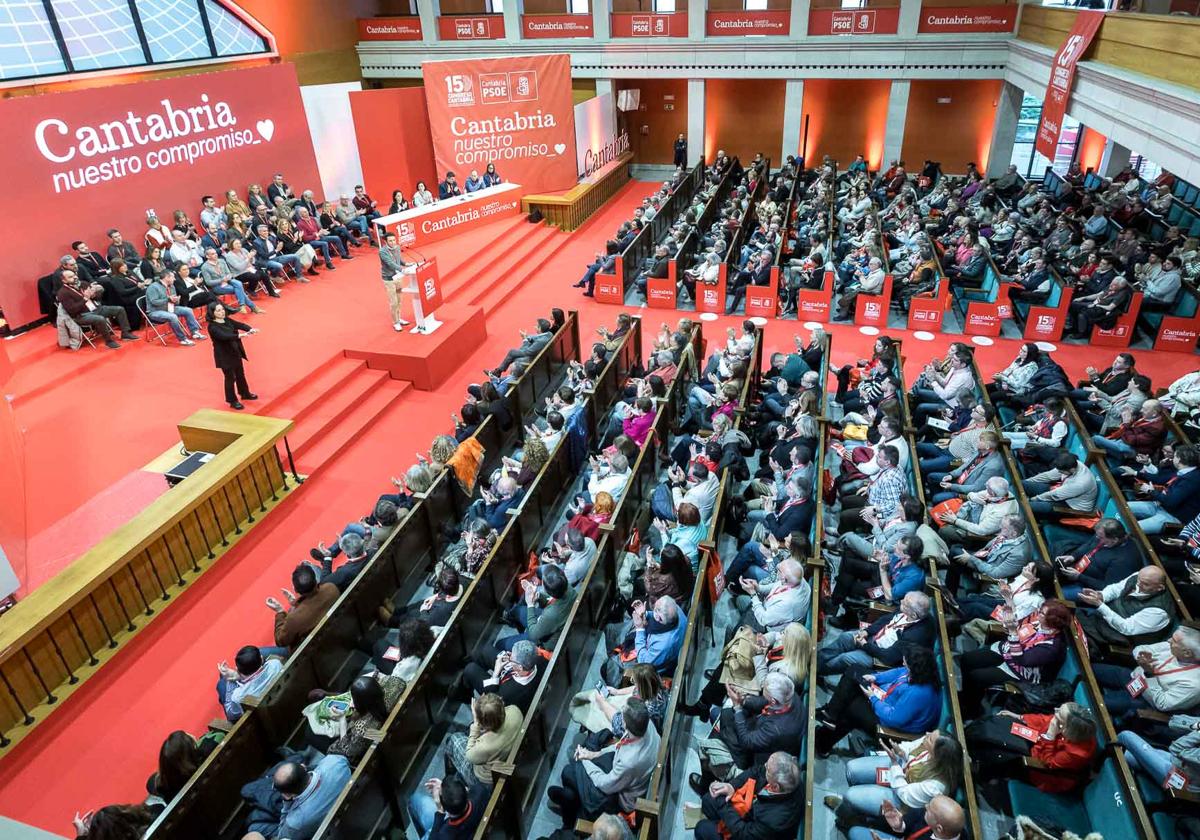 Primera intervención de Casares ya como secretario general del PSOE regional ante el Plenario del XV Congreso.