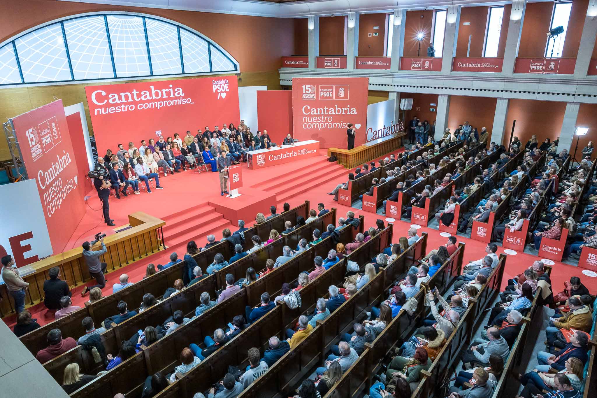 Más de 400 dirigentes y militantes del PSOE asistieron al Congreso.