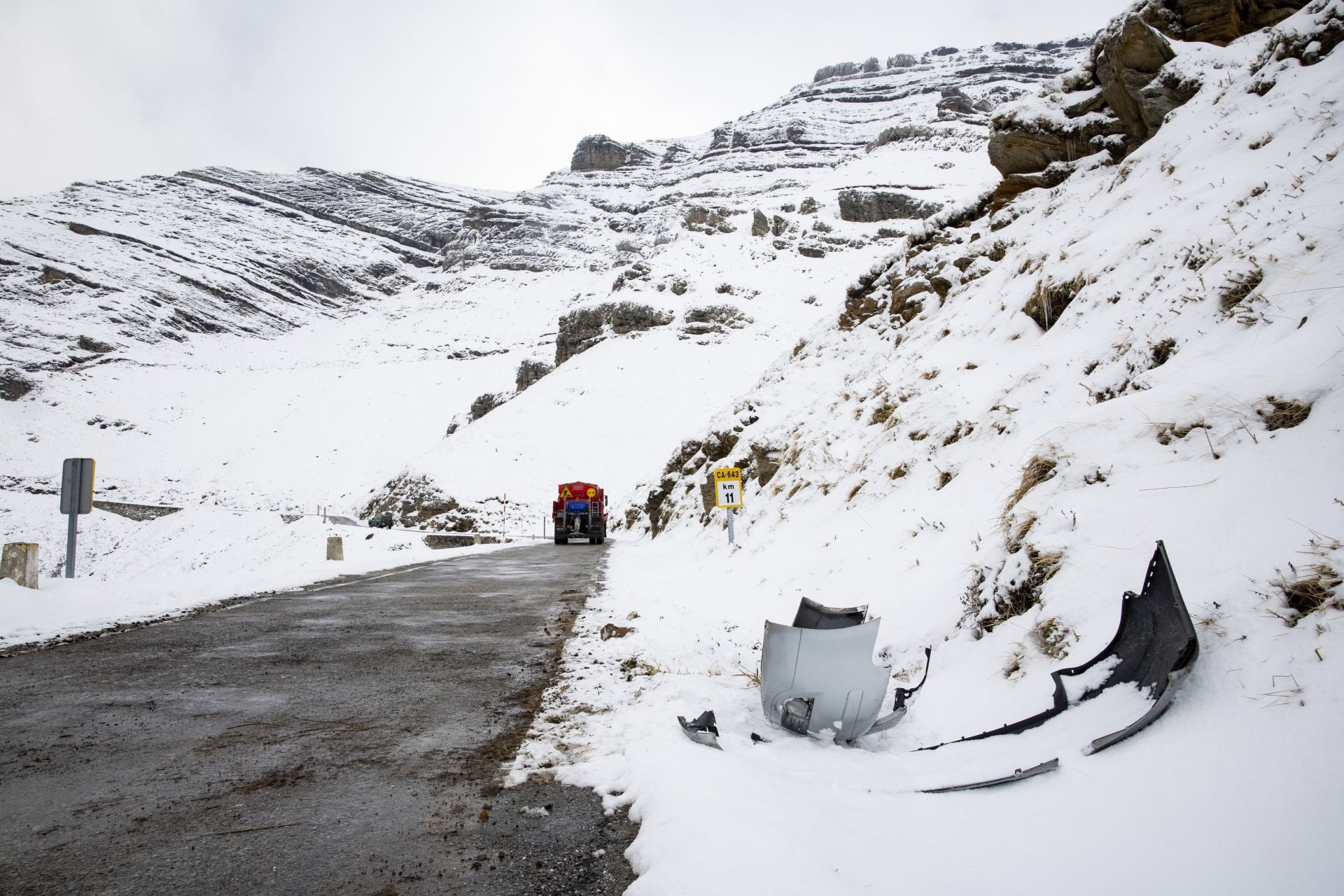 La nieve cubre el lugar del accidente