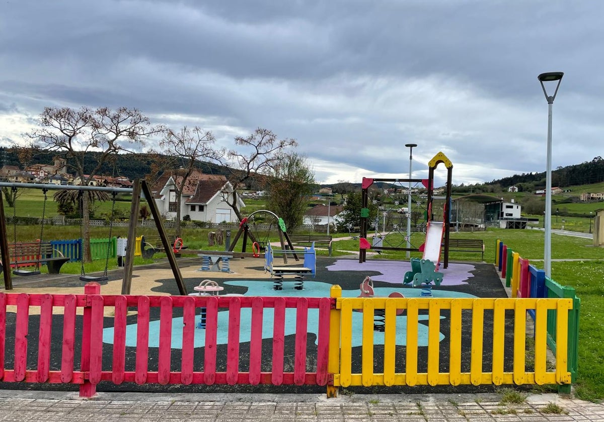 Parque infantil de Cicero que se va a cubrir.