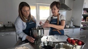 'Hoy cocinamos con' Pilar Llera, tarta Pavlova con fresones y frutos rojos