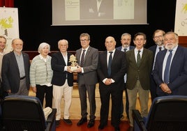 Eduardo Galloso, Terio Telechea, José Nicasio Gutiérrez, Rosa Cabeza, Tomás Bustamante, Javier Crespo, Fernando Bustillo, Jesús García, Gustavo Merino, Buenaventura Gómez y Joaquín Díaz, este viernes, en el acto de homenaje.