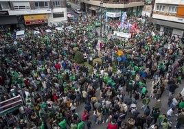 La manifestación de los docentes partió del Río de la Pila, cerca de la sede de la Consejería de Educación.