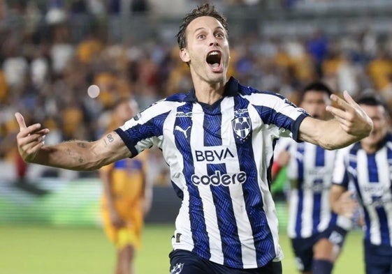 Sergio Canales discute con su entrenador, patea una puerta y acaba con diez puntos de sutura