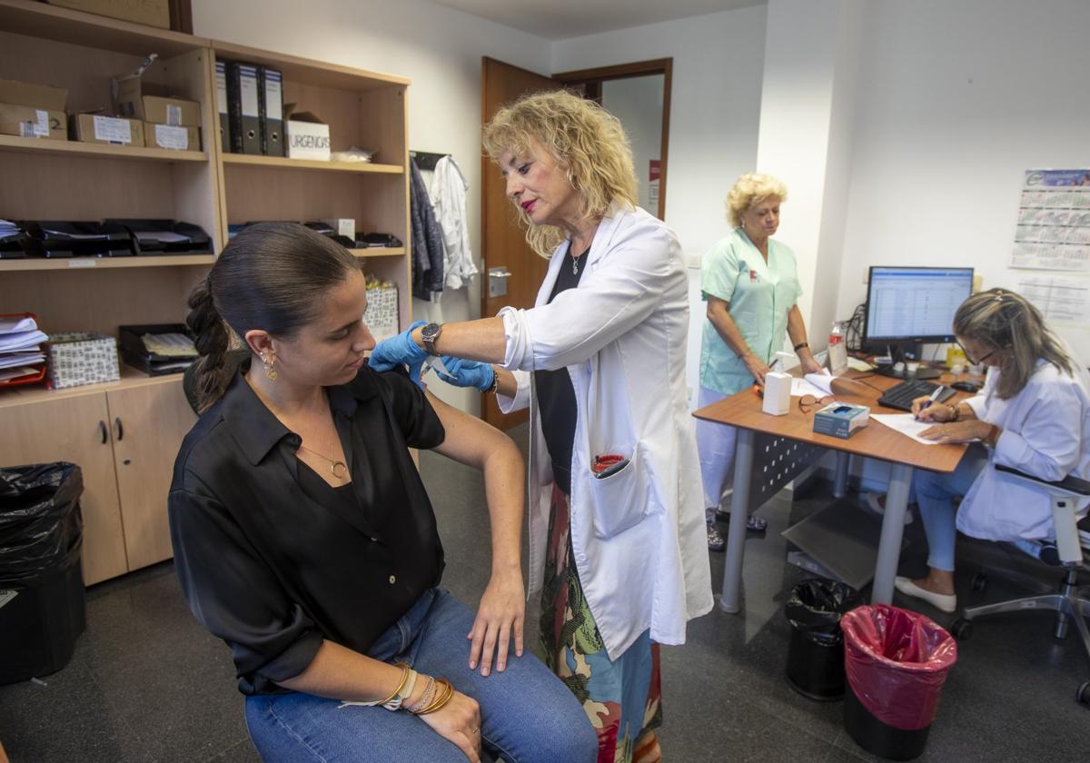 Enfermeras y fisioterapeutas en Cantabria aplauden la Ley del Medicamento, que cuestionan los médicos