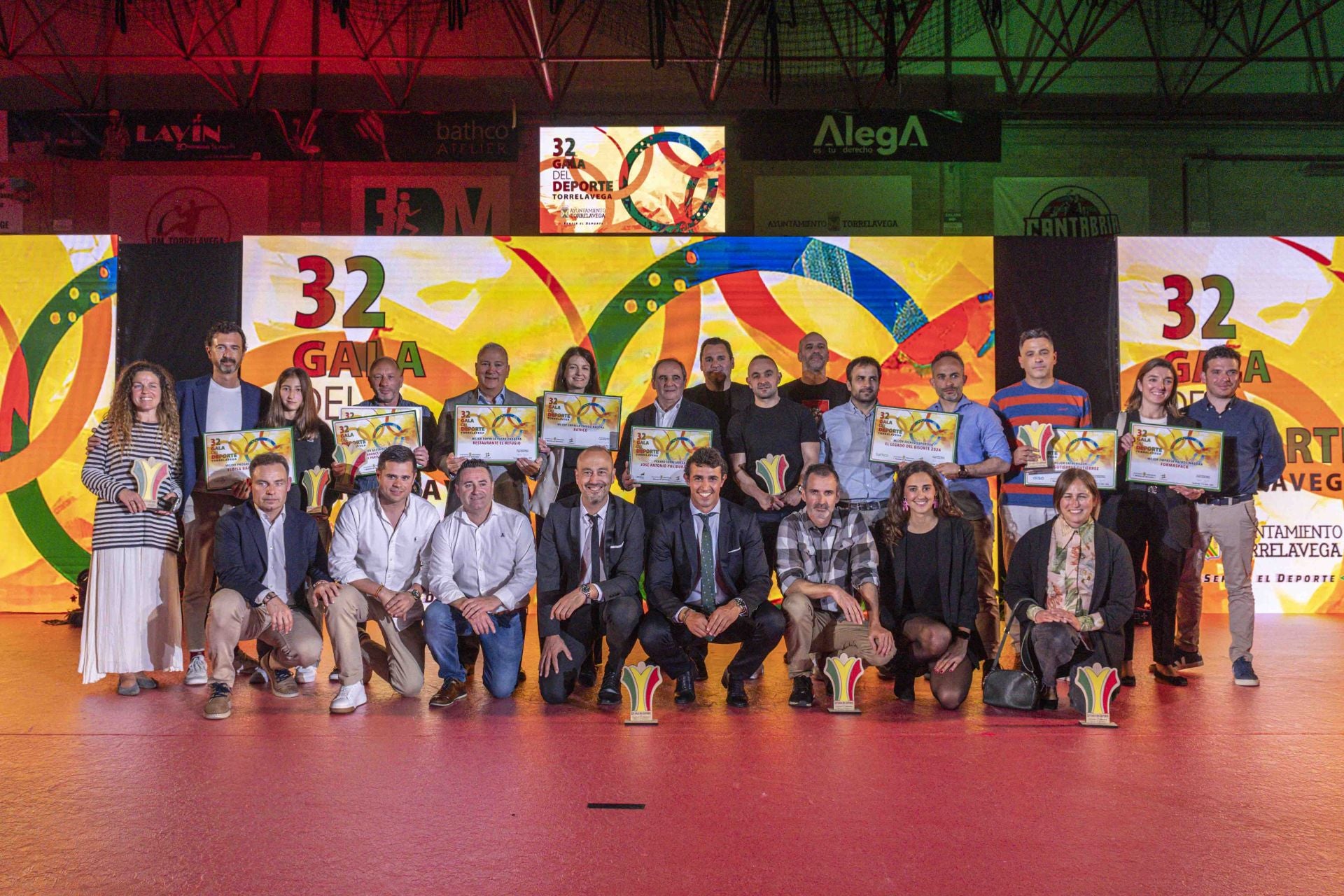 Foto de familia de los premiados este jueves.