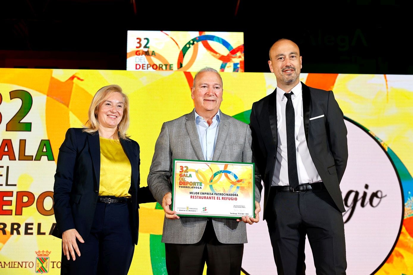 Mª José González; Manuel Blanco (Mejor Patrocinador) y Javier López Estrada.