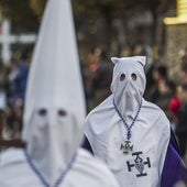 Los cofrades de la pasión en una procesión de Semana Santa.