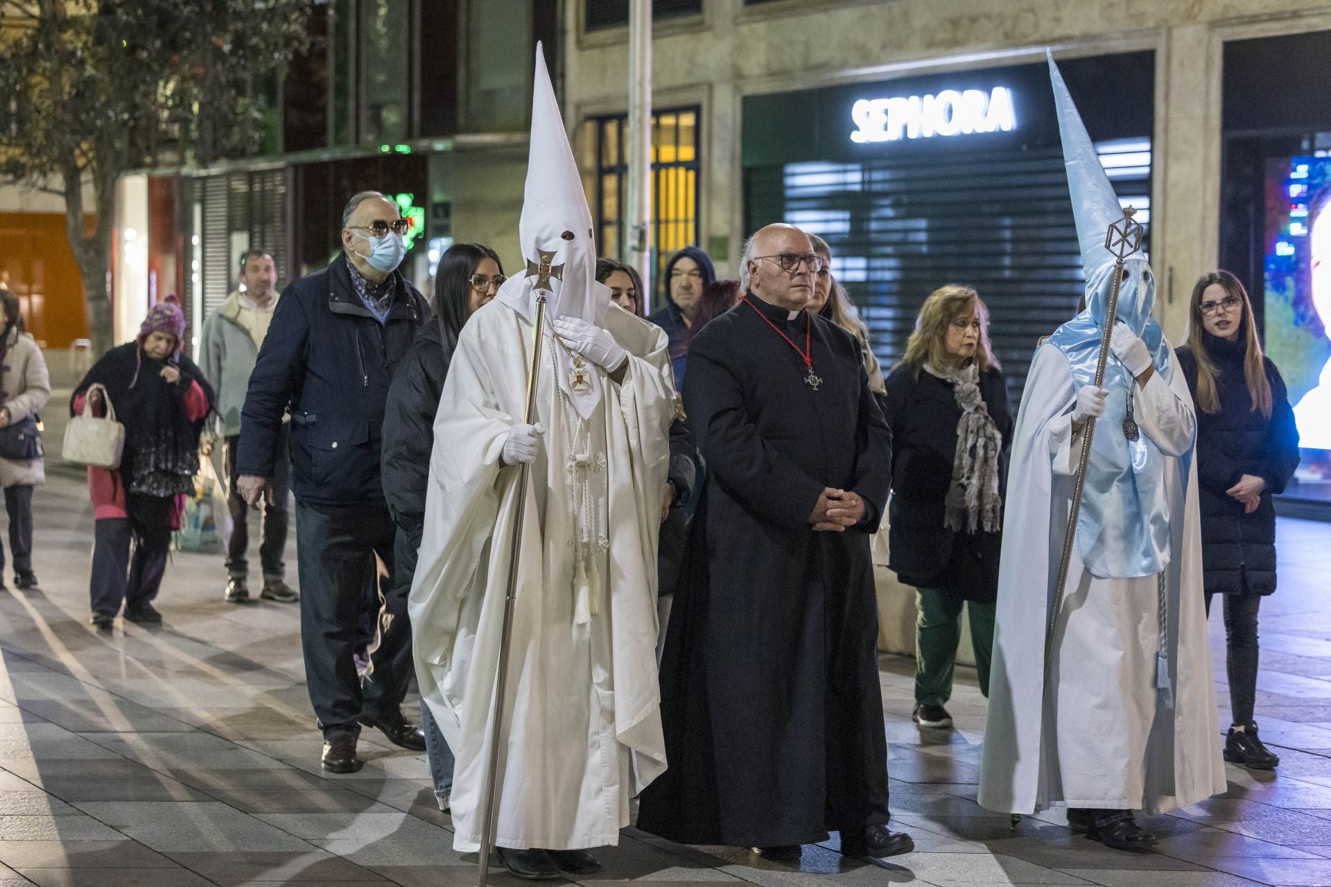 Asistentes a la cita en Santander este Miércoles Santo.