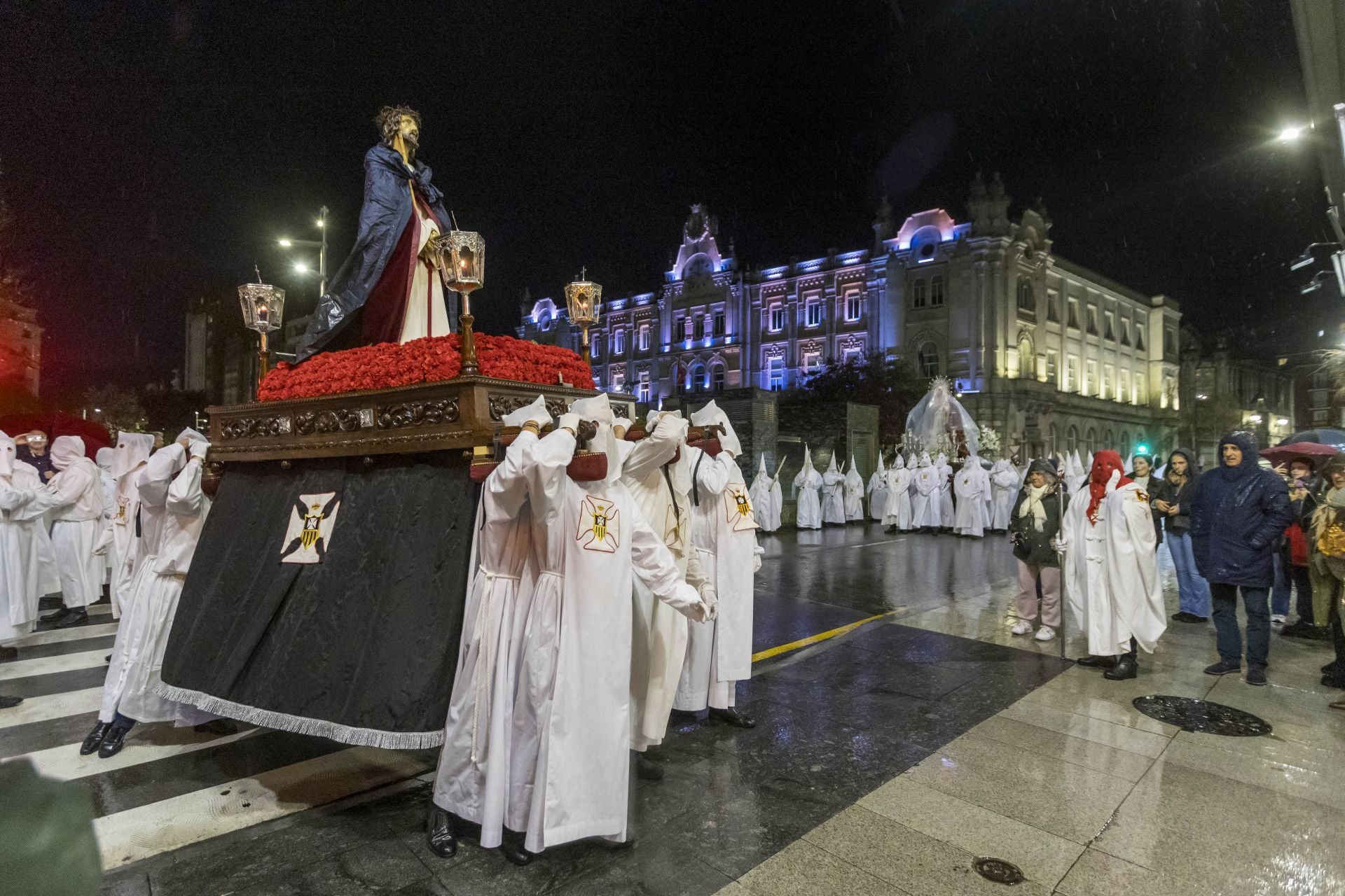El Ecce Homo bajo la lluvia.