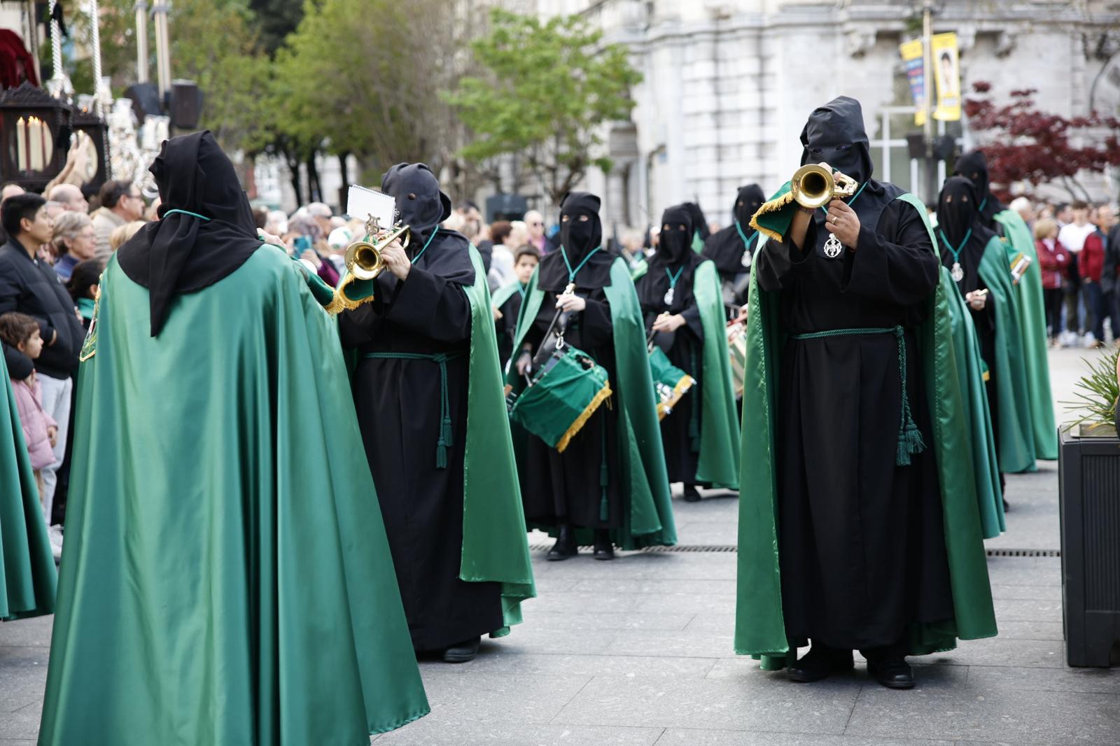 La Procesión del Santo Entierro ha partido de la Plaza del Ayuntamiento hacia Calvo Sotelo, Paseo de Pereda y Lope de Vega.