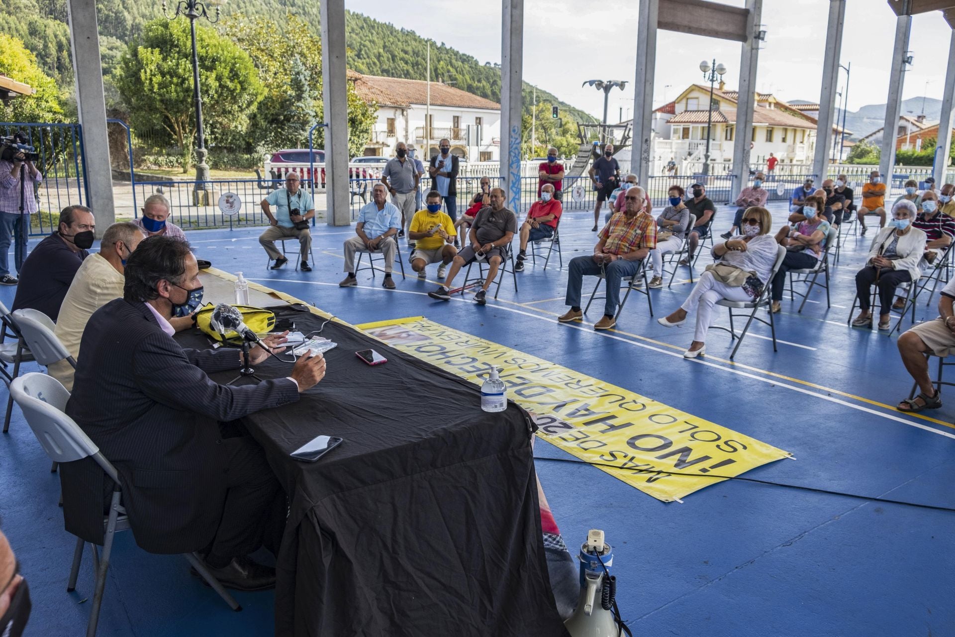 Con el consejero José Luis Gochicoa, en plena pandemia.