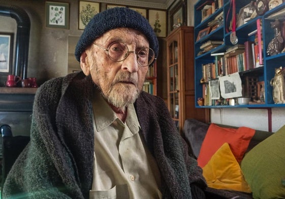 Retrato de Álvaro Pombo, fotografiado en su domicilio madrileño este pasado fin de semana.