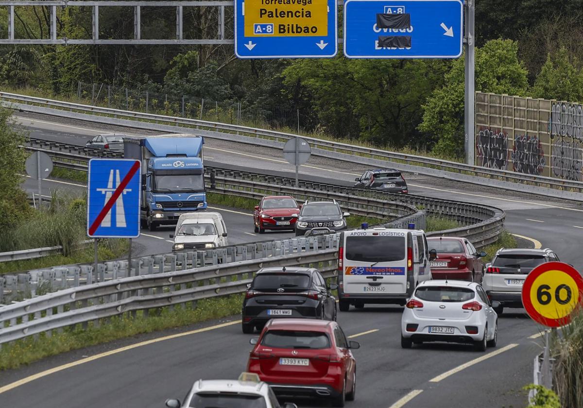 La obra del nudo de Torrelavega desespera a los conductores