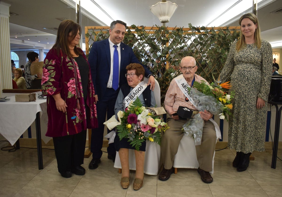 Piélagos reparte invitaciones para el Día de los Abuelos, que será el 9 de mayo en Arce