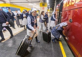 La salida de la peregrinación a Lourdes desde Santander, en imágenes