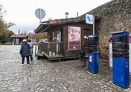 Caseta de gestión del aparcamiento regulado de Santillana del Mar.