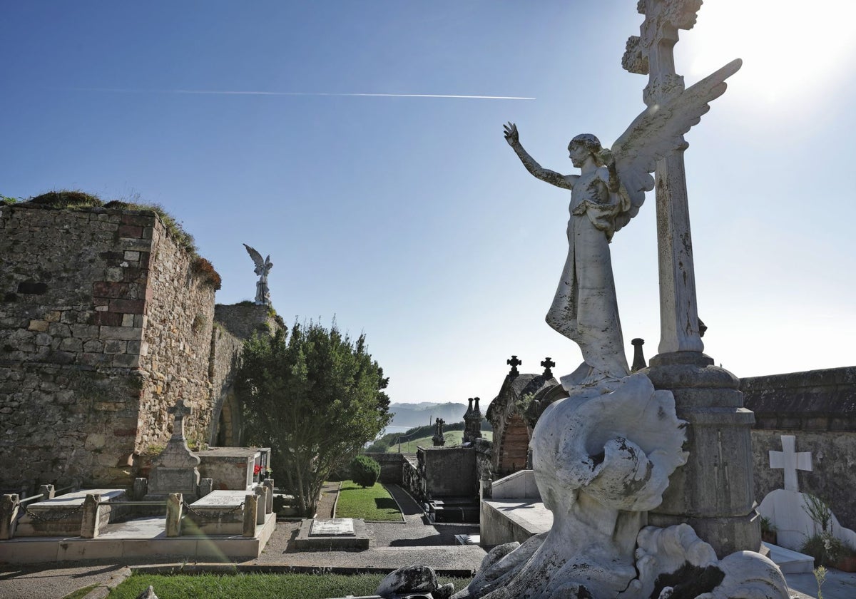 Patrimonio insta al Obispado a actuar «con urgencia» en el cementerio de Comillas