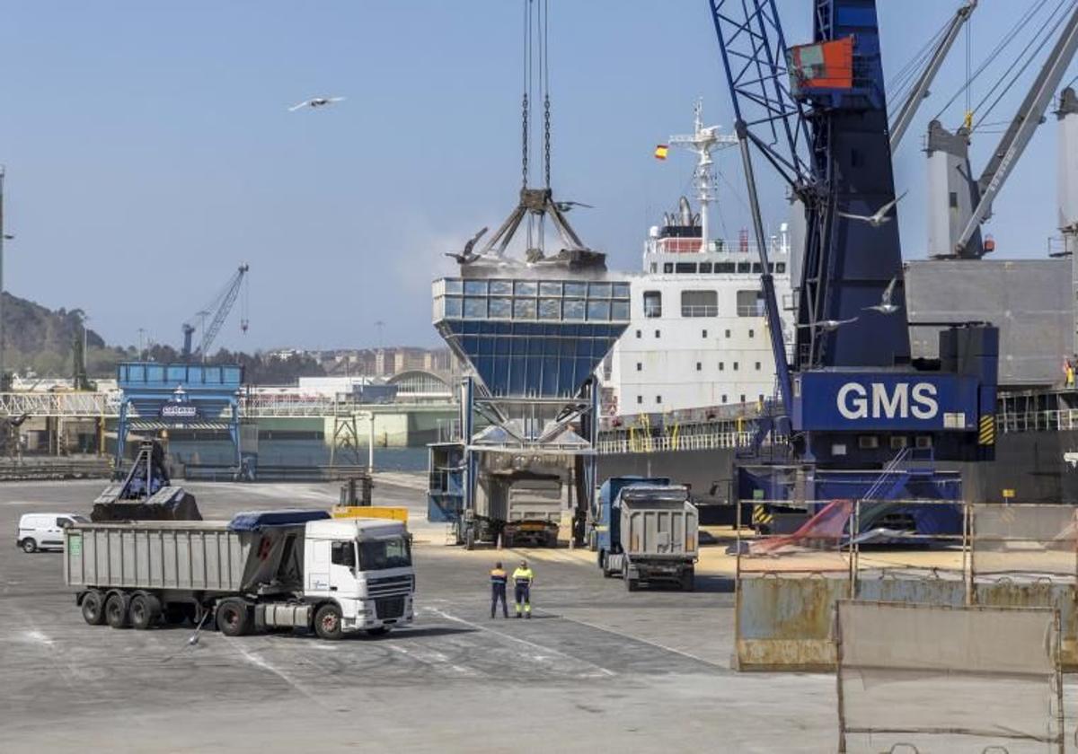 Las exportaciones de Cantabria retrocedieron un 8,9% interanual en los dos primeros meses del año