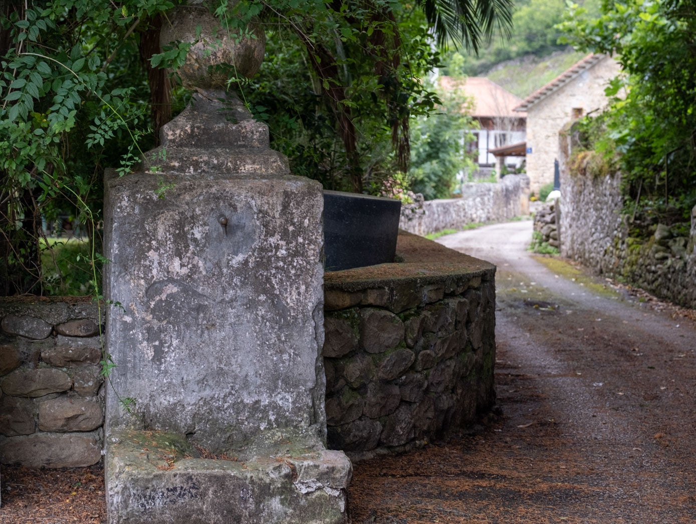 Una de las fuentes antiguas restauradas.
