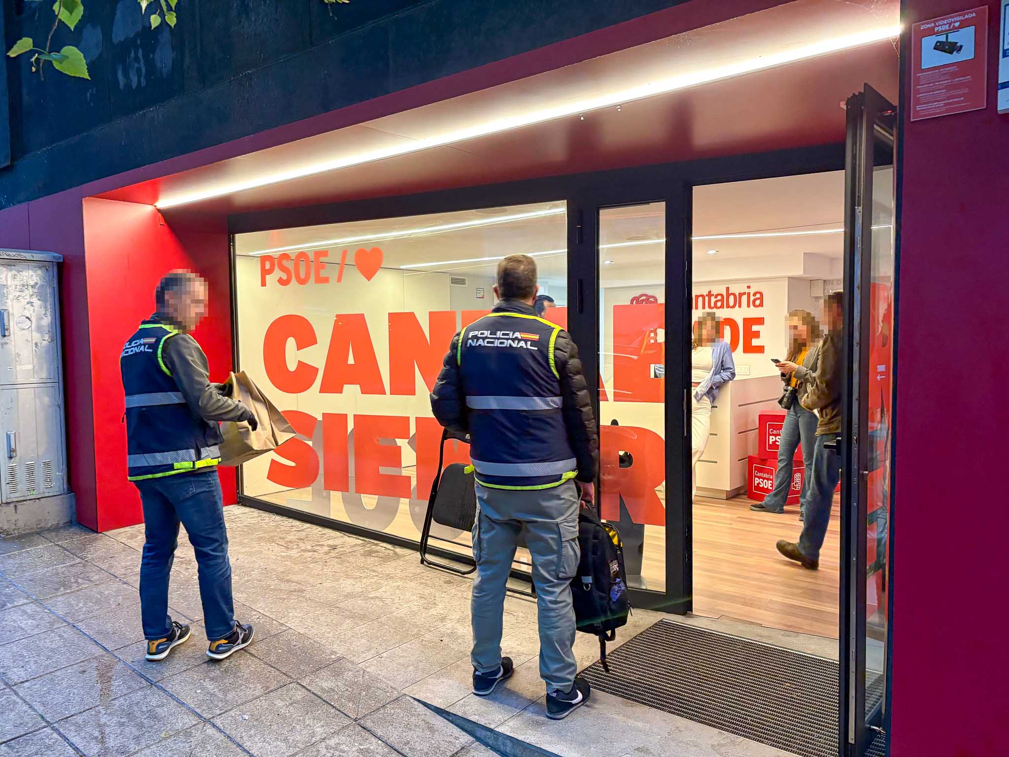 La Policía Nacional se ha personado en la sede del PSOE.