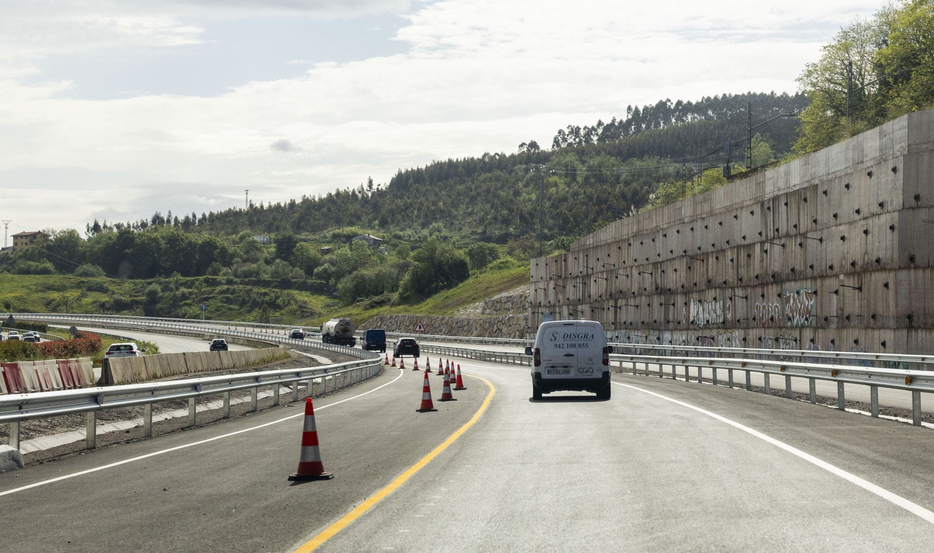 Esta salida de la A-67, la 181 hacia Vargas, Solares y Bilbao, ha sido terminada recientemente. Permite a los conductores que vienen de Los Corrales de Buelna coger la A-8 hacia Zurita a la altura de los centros comerciales de Sierrapando. Presenta buen firme, aunque aún restan trabajos por hacer.