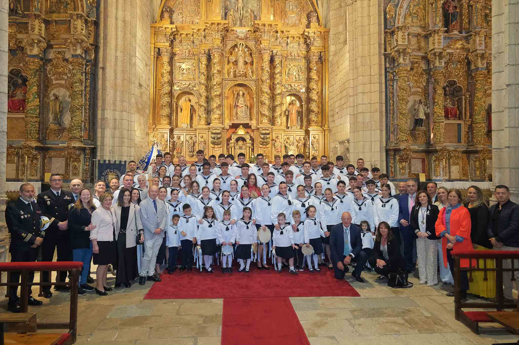 Picayos y autoridades en la Iglesia de Santa María de los Ángeles momentos antes de iniciar la procesión